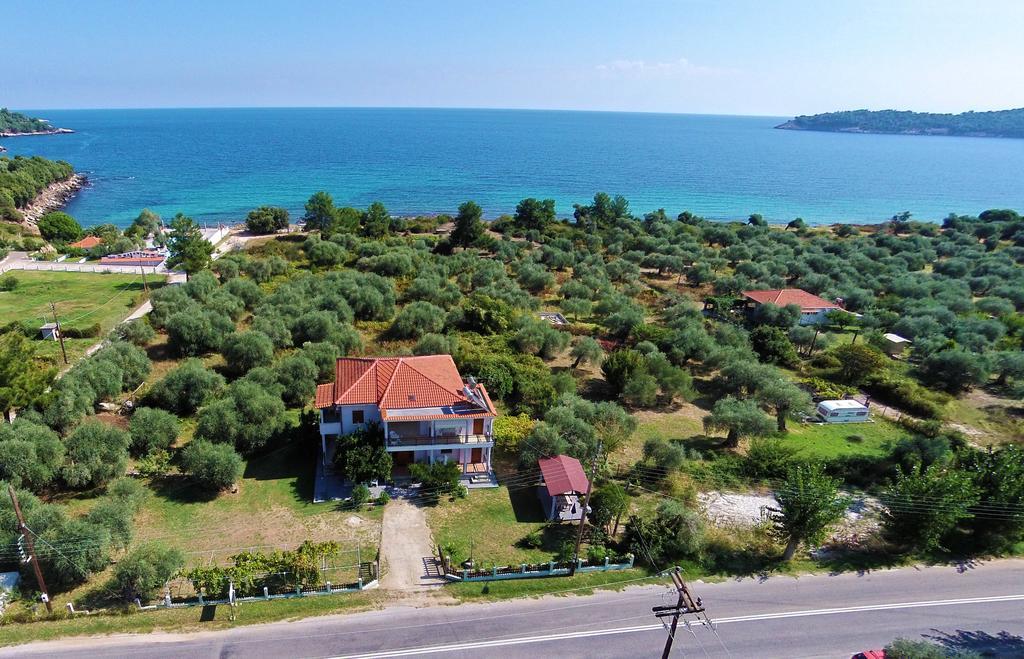 Athina Hotel Koinira Bagian luar foto