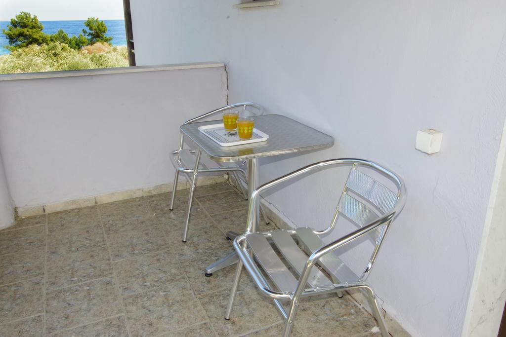 Athina Hotel Koinira Bagian luar foto