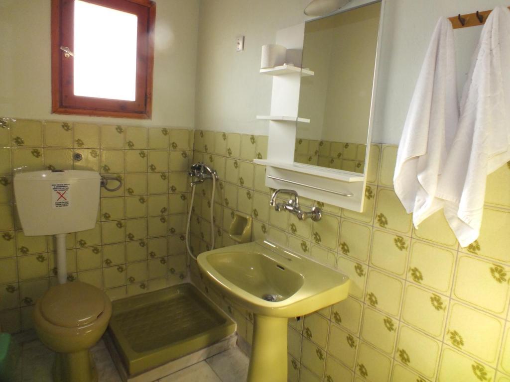 Athina Hotel Koinira Bagian luar foto