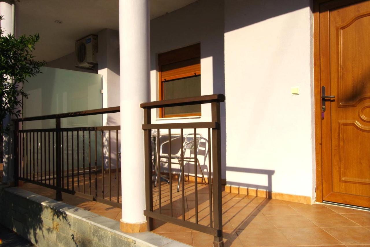 Athina Hotel Koinira Bagian luar foto